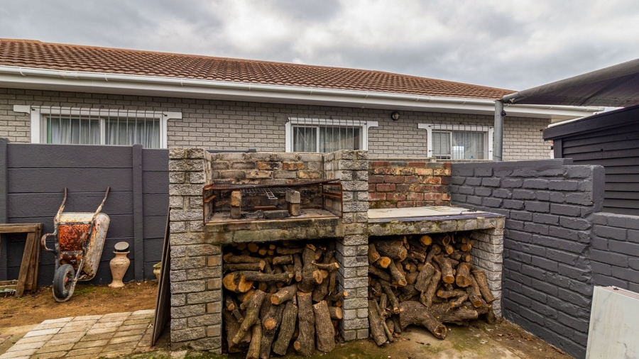 1 Bedroom Property for Sale in Kleinmond Western Cape